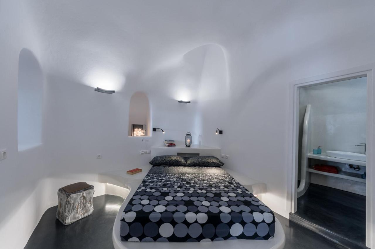 The Luna Caverns Fira (Santorini) Exterior photo